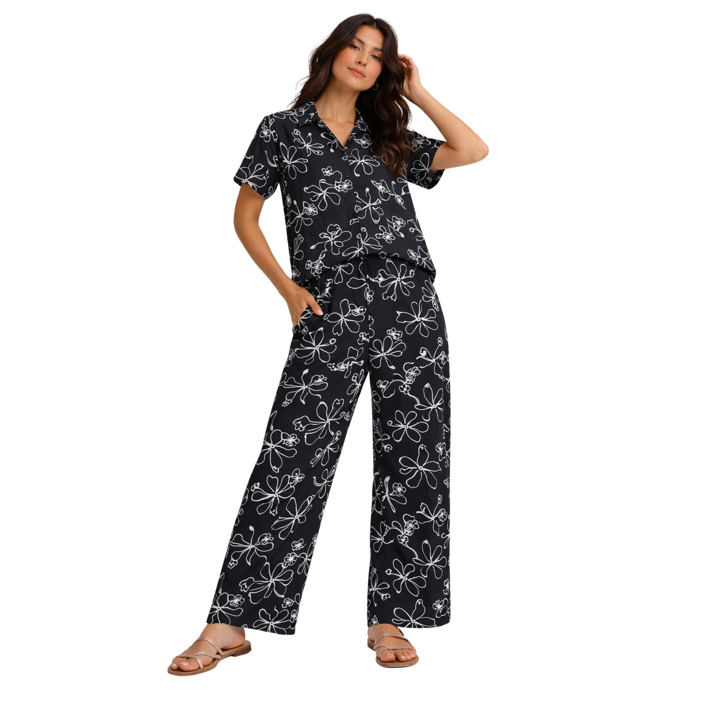 Completo Donna Estivo Elegante con Ricami Floreali – Camicia e Pantaloni